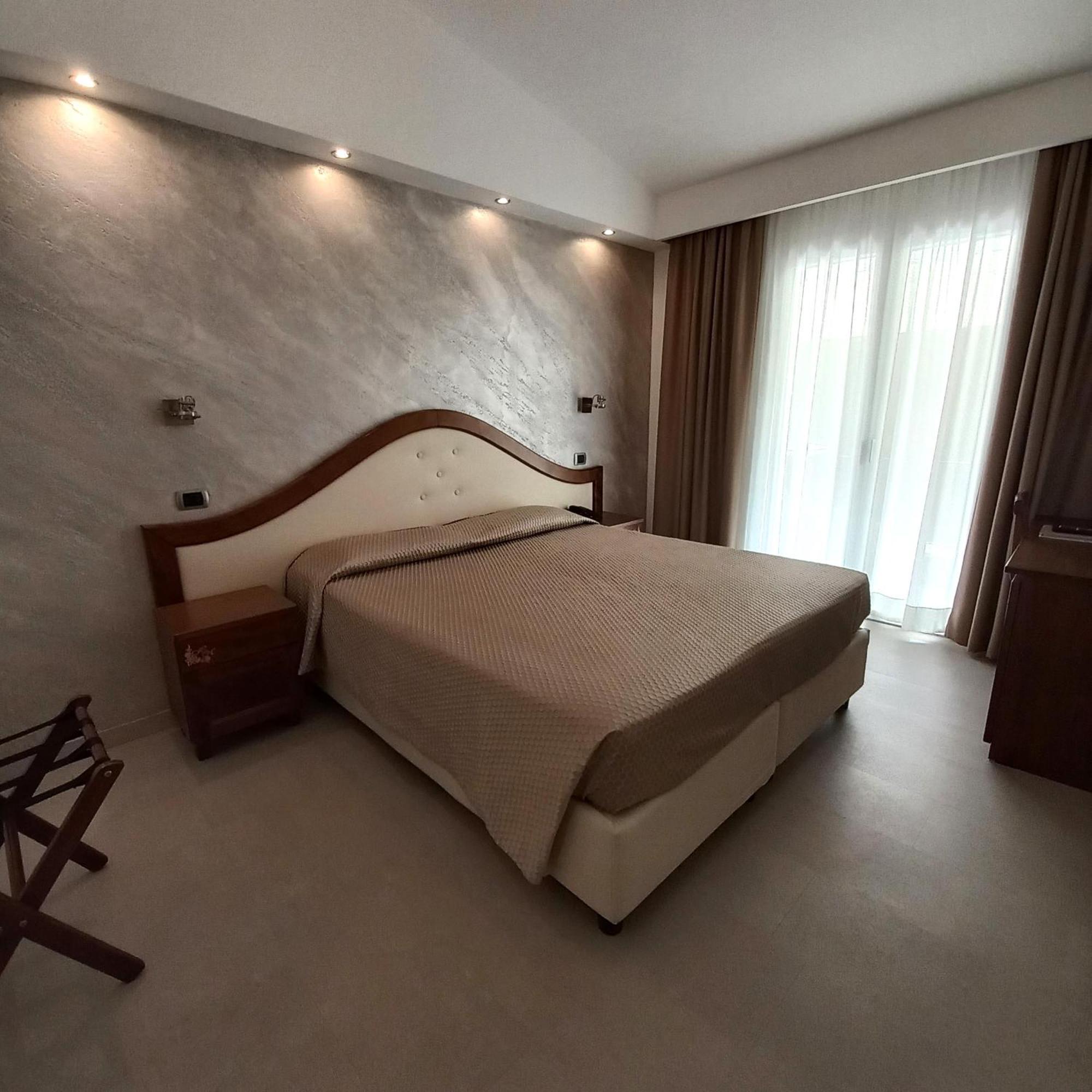 Hotel Nicoletta Santa Maria Navarrese Eksteriør billede