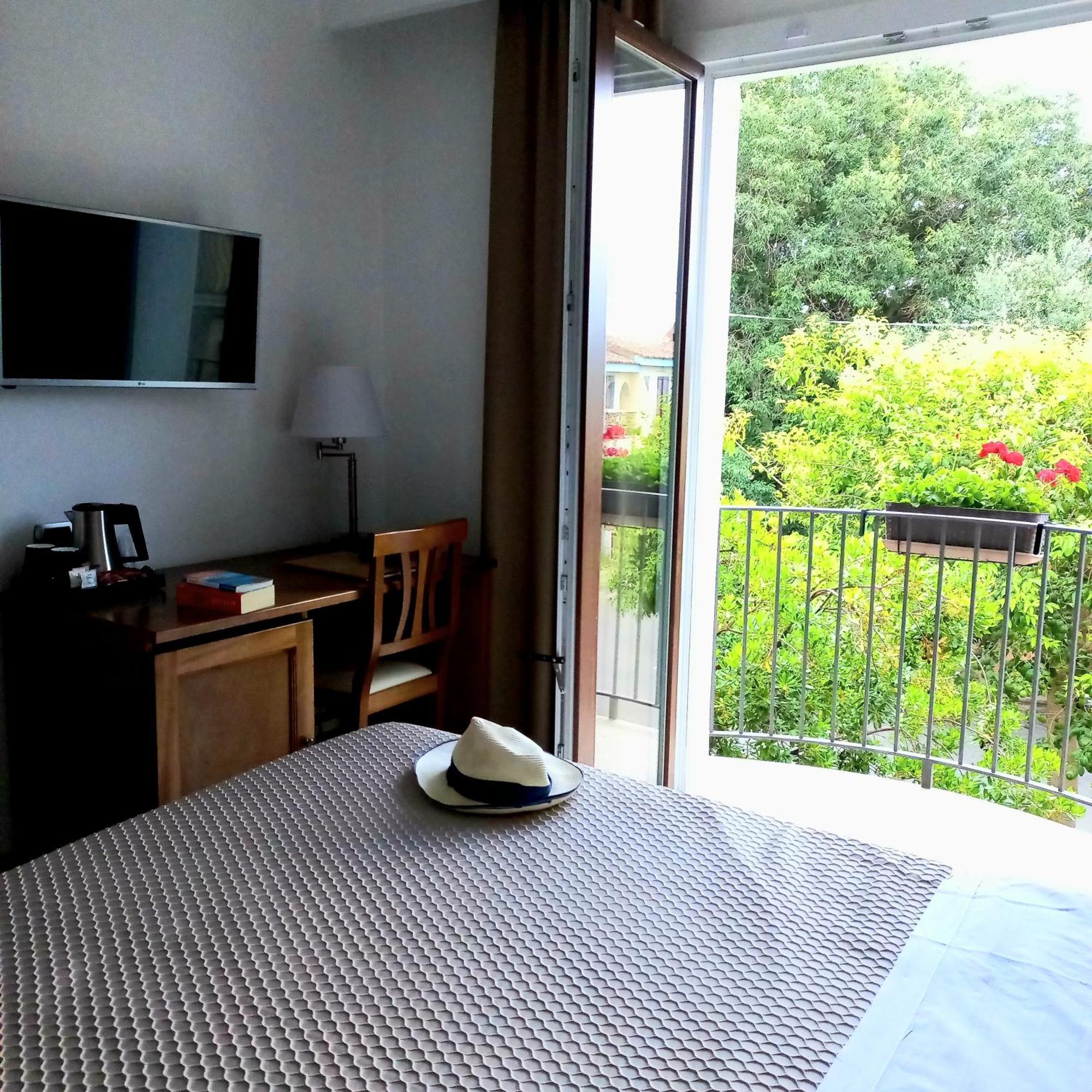 Hotel Nicoletta Santa Maria Navarrese Eksteriør billede