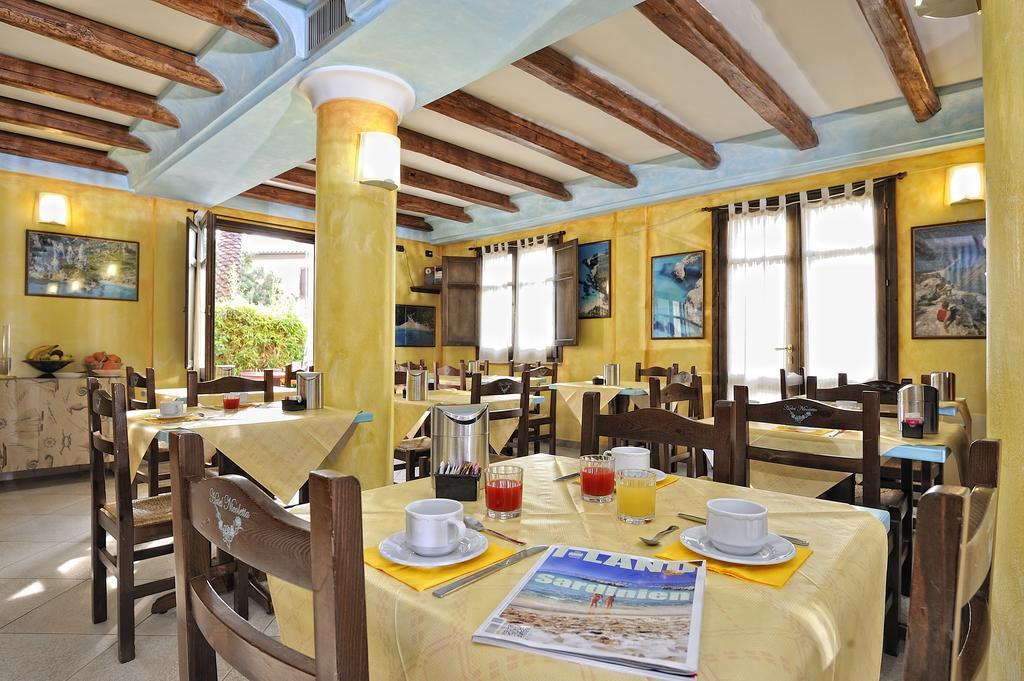 Hotel Nicoletta Santa Maria Navarrese Eksteriør billede