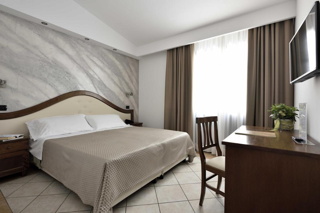 Hotel Nicoletta Santa Maria Navarrese Eksteriør billede