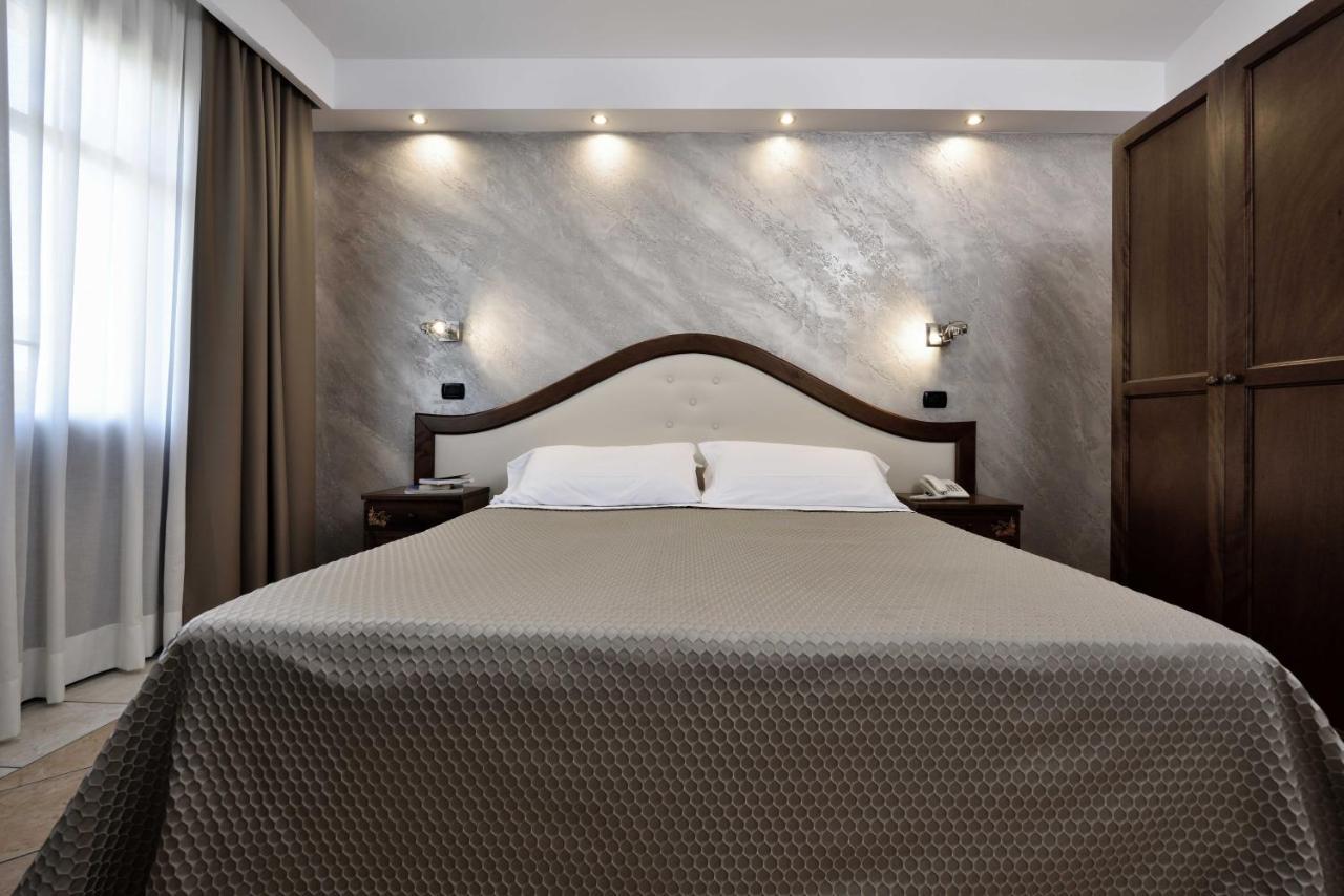 Hotel Nicoletta Santa Maria Navarrese Eksteriør billede