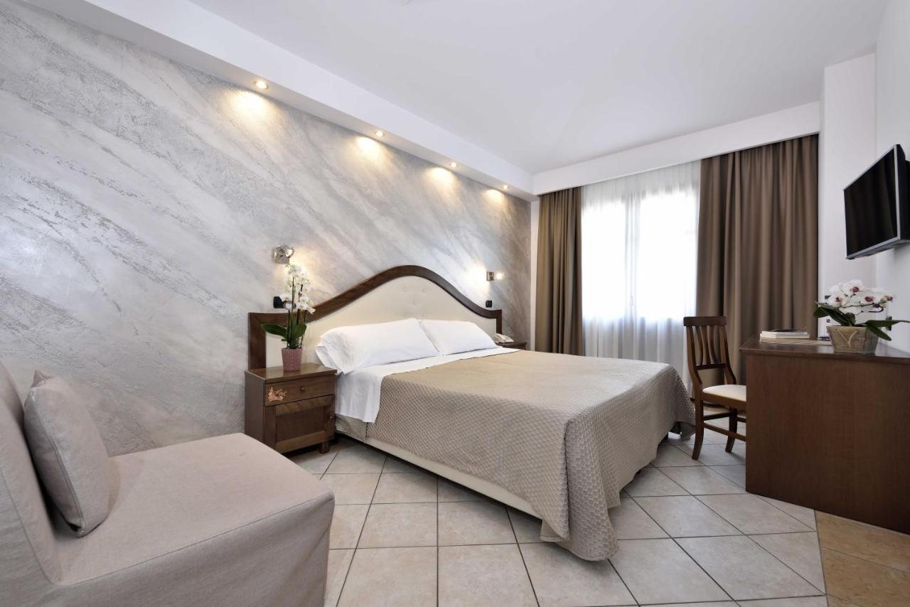 Hotel Nicoletta Santa Maria Navarrese Eksteriør billede