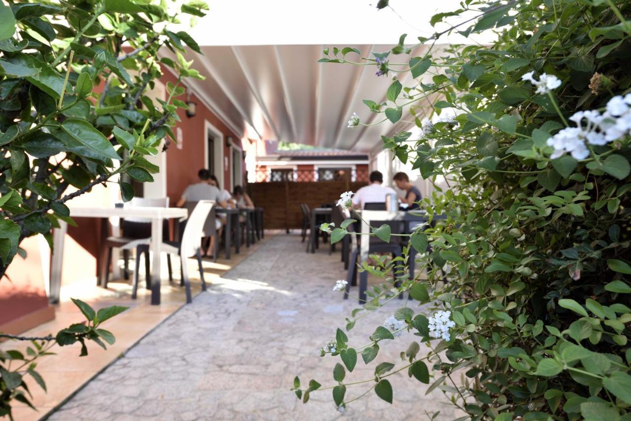 Hotel Nicoletta Santa Maria Navarrese Eksteriør billede