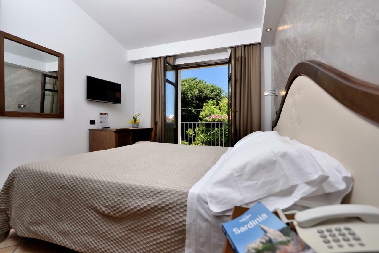 Hotel Nicoletta Santa Maria Navarrese Eksteriør billede